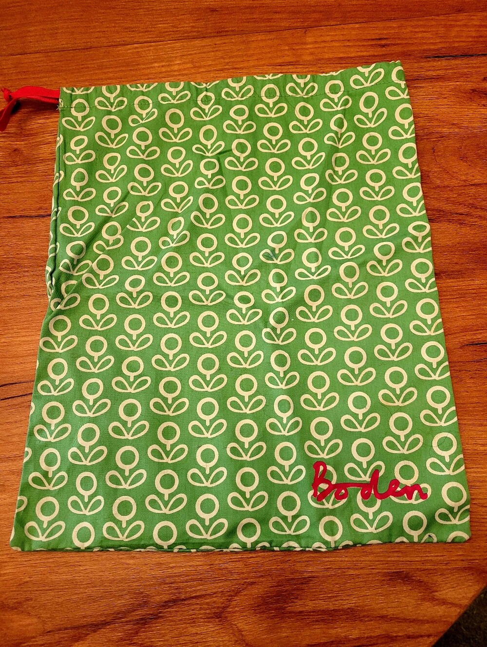 Boden Green White Patterned Drawstring Pouch with Red Detail